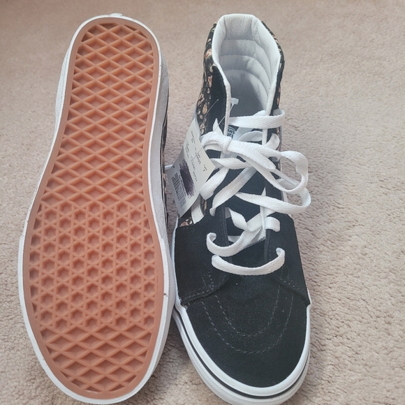 Ladies Sneakers - Picture 5 of 9